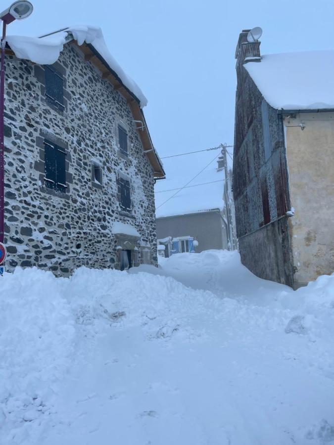 Auberge Du Cezallier Montgreleix Exterior photo