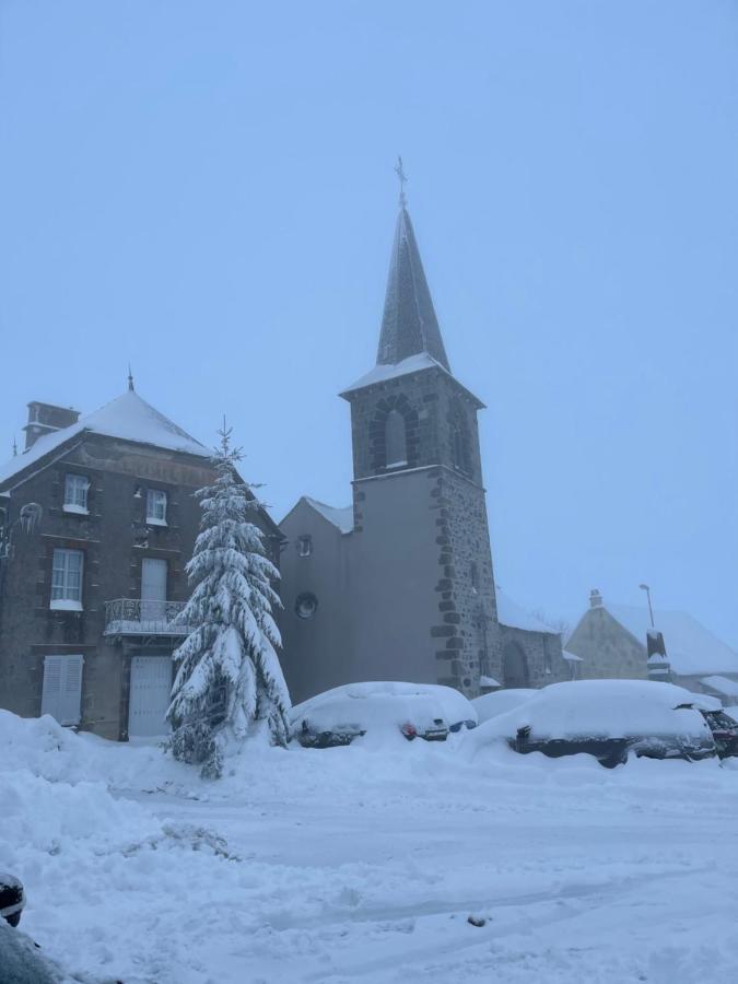 Auberge Du Cezallier Montgreleix Exterior photo