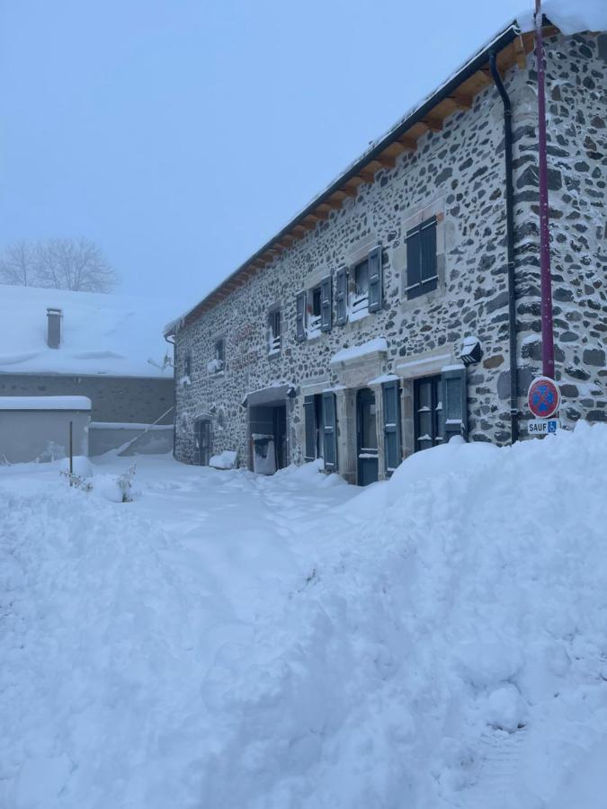 Auberge Du Cezallier Montgreleix Exterior photo